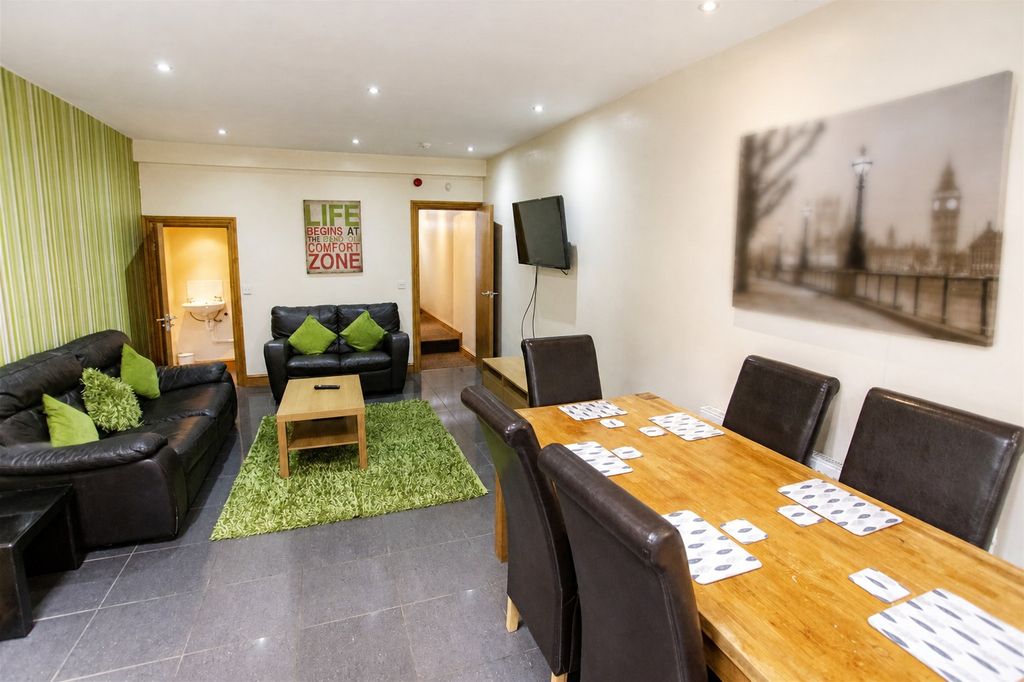Property photo 2 of 16 Open Plan Kitchen/ L