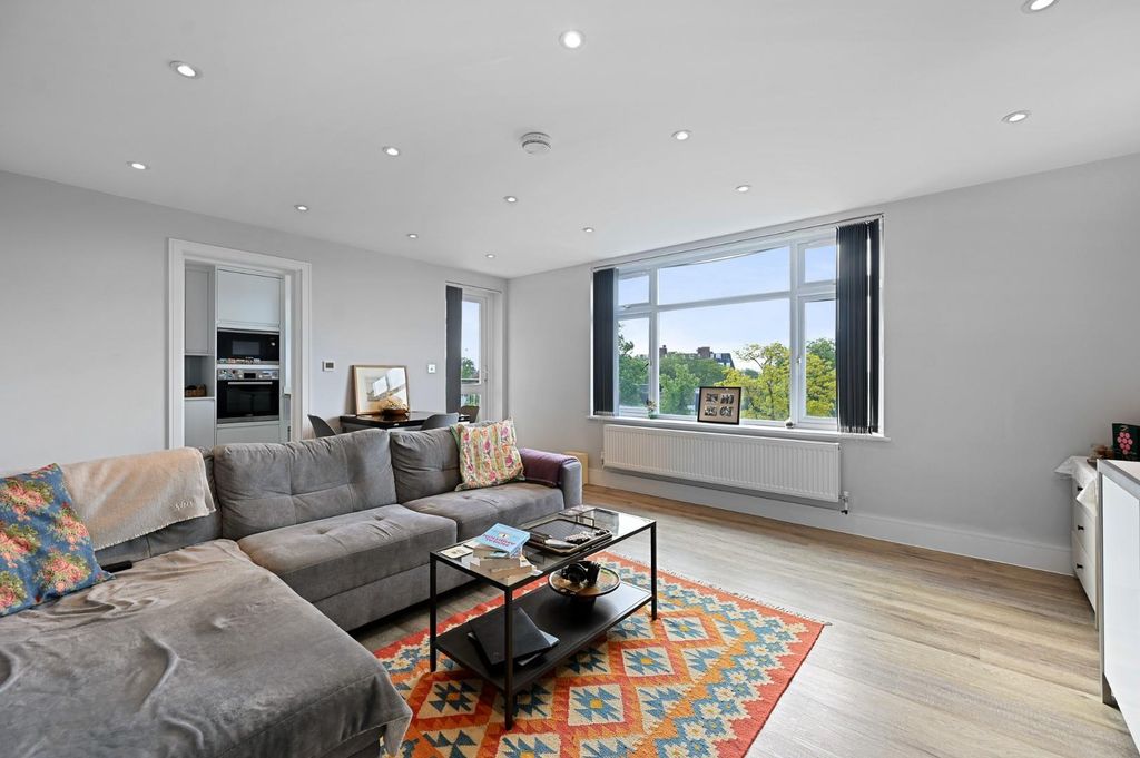 Property photo 2 of 10 Tec - 13 Ambassador House - 27 (1).Jpg