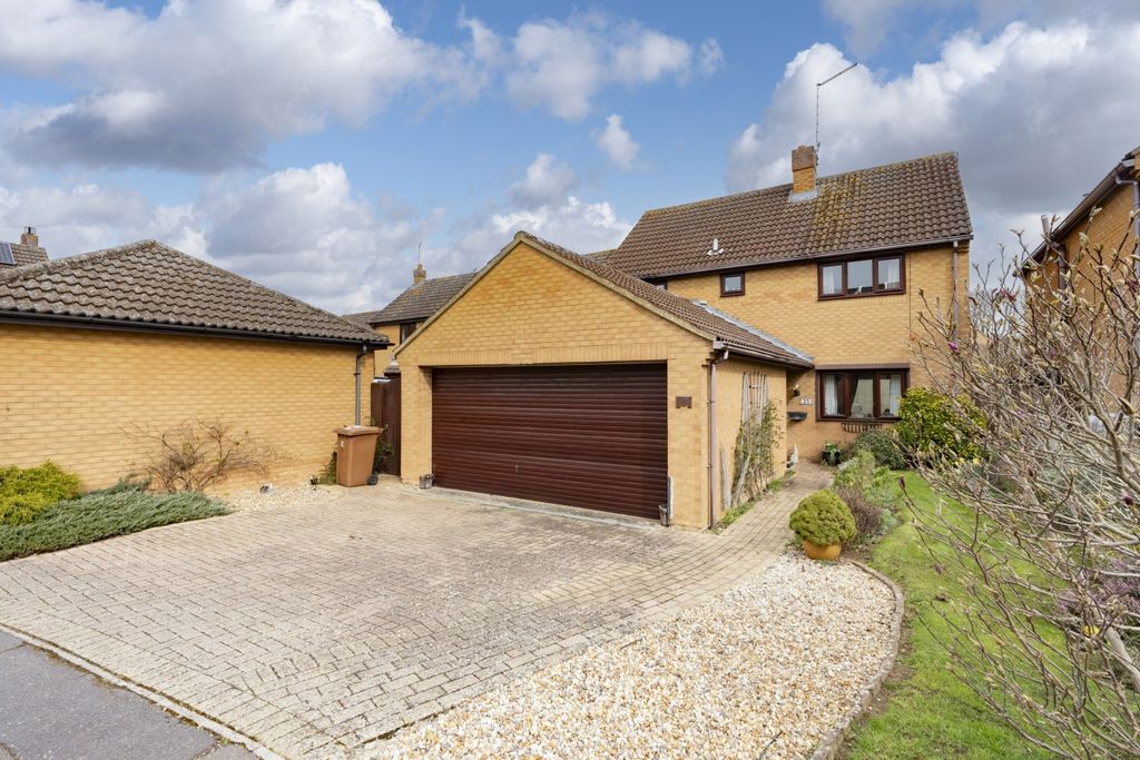 Property photo 1 of 12 Front, West Stonebridge, Peterborough, Ewemove Sal