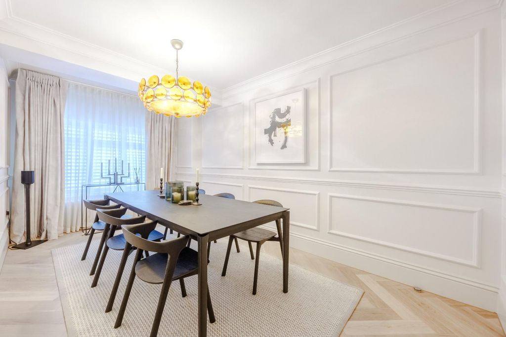 Property photo 3 of 33 Dining Room