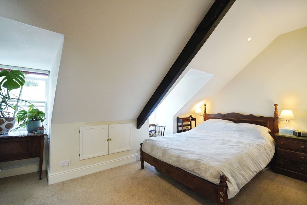 Property photo 2 of 17 Photo
