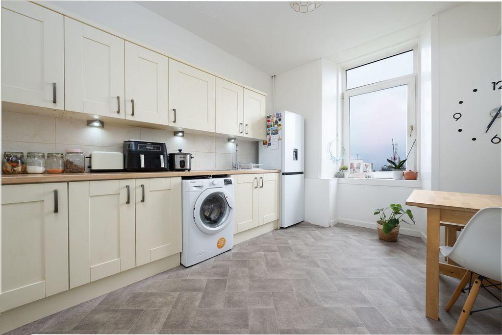 Property photo 2 of 35