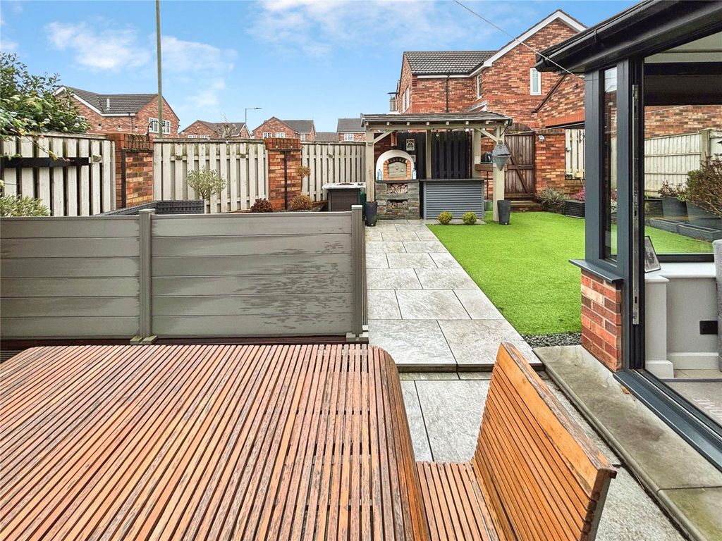 Property photo 3 of 11 Gardens