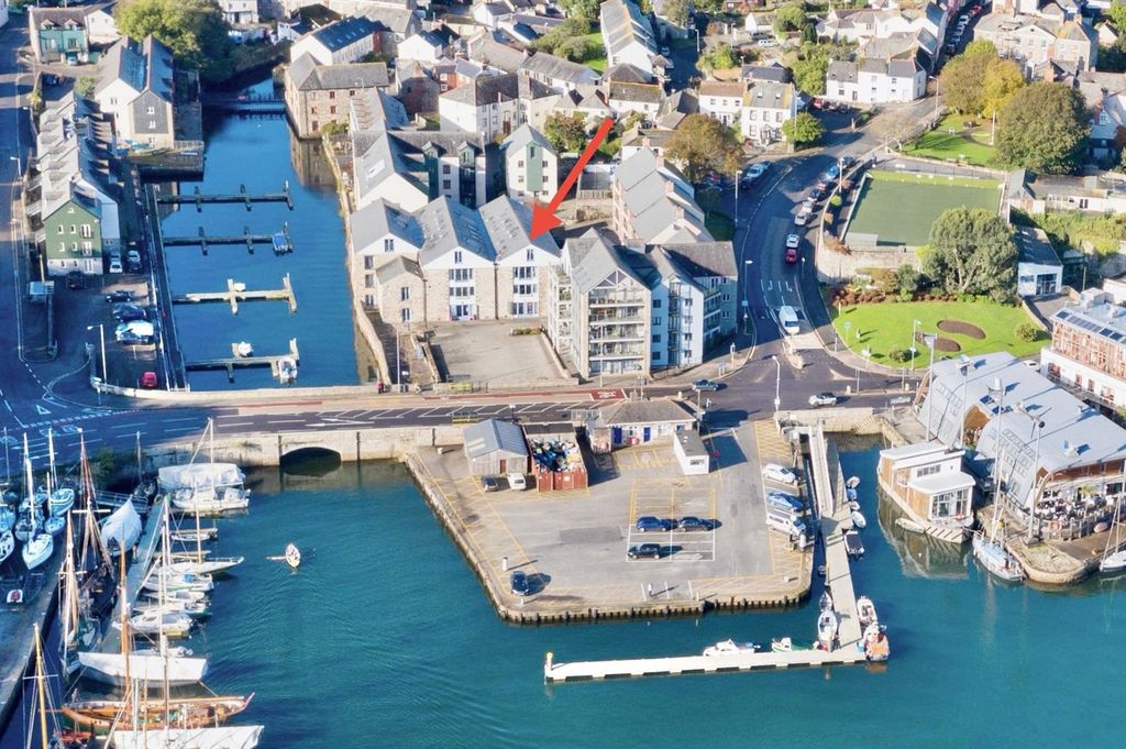 Property photo 2 of 20