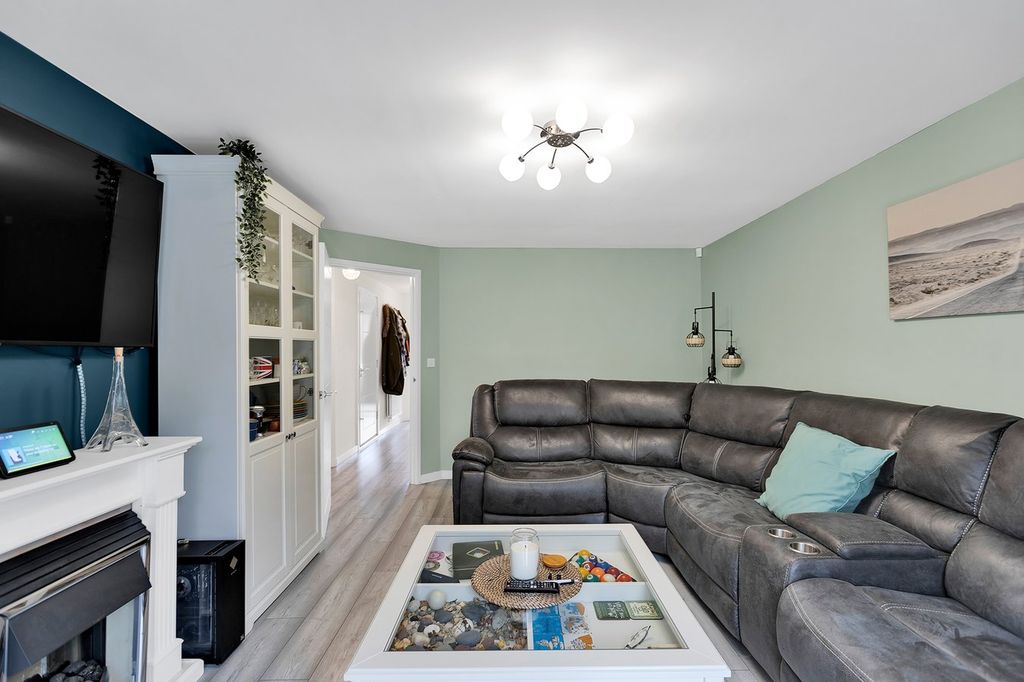 Property photo 3 of 19