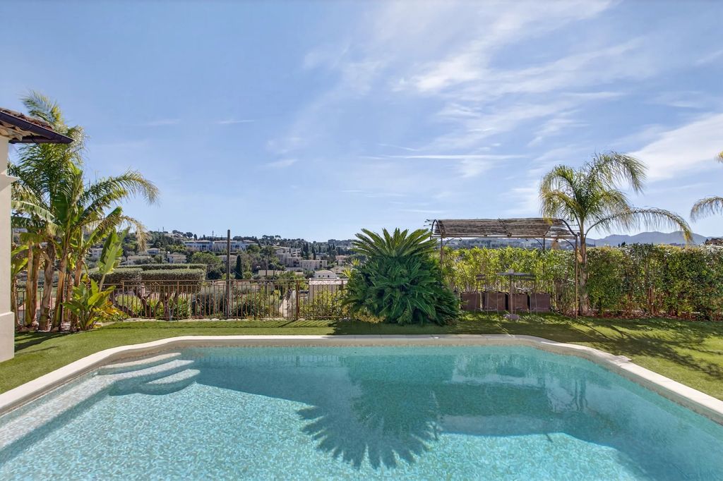 Property photo 2 of 11