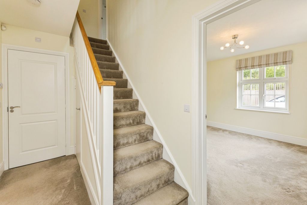Property photo 2 of 15 Entrance Hall