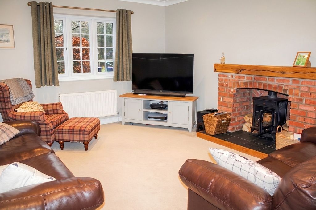 Property photo 2 of 16 Lounge