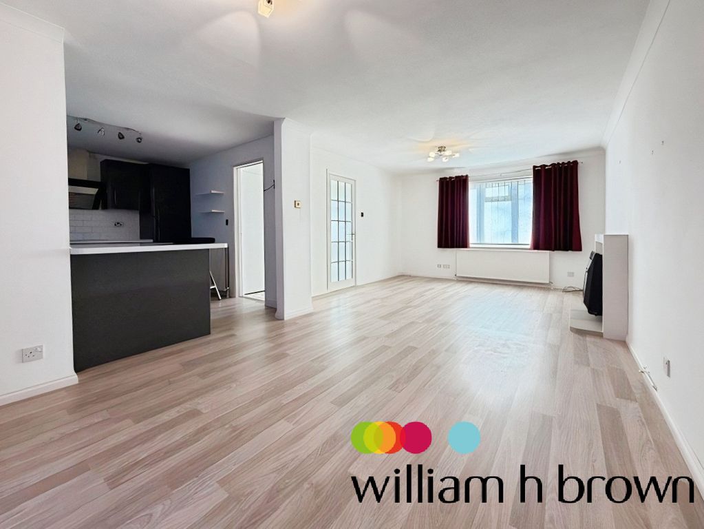 Property photo 3 of 10 Living Room