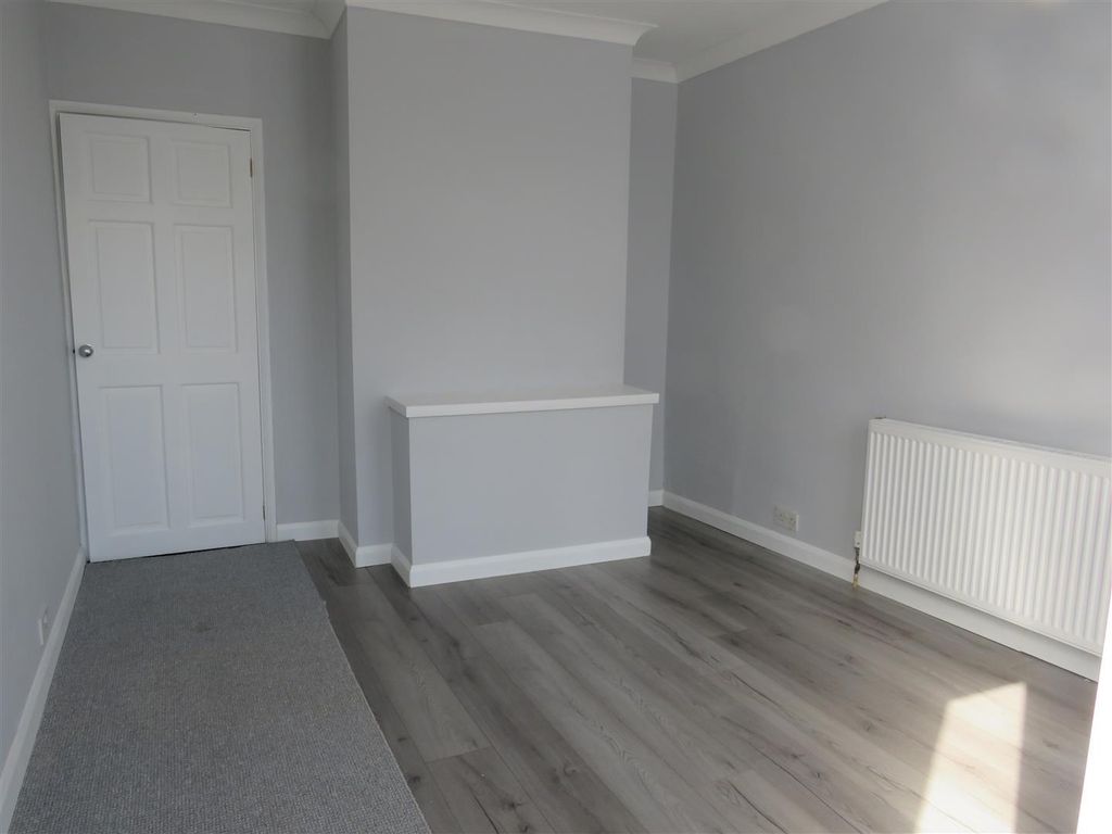 Property photo 2 of 8 Image