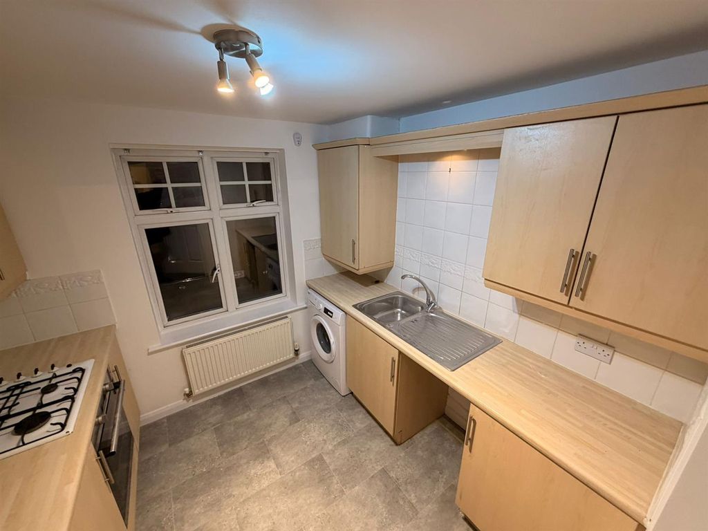 Property photo 2 of 7 Kitchen