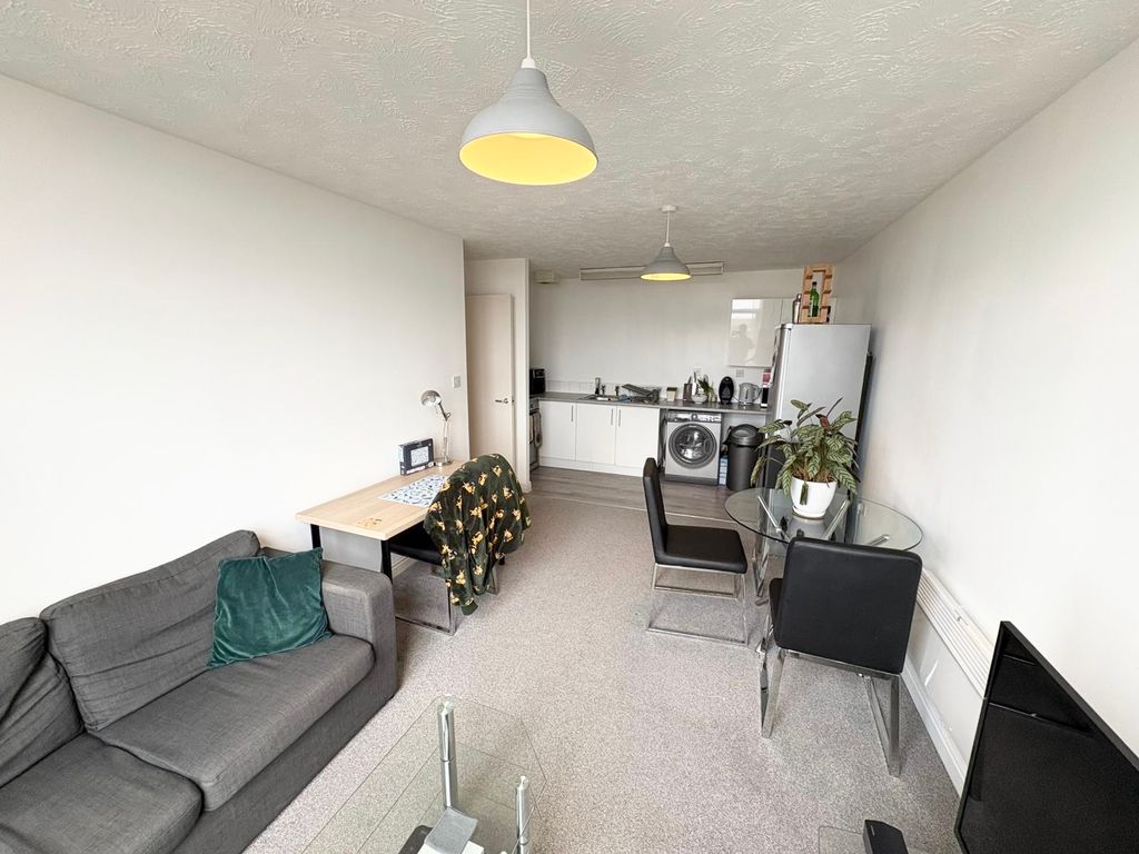 Property photo 3 of 8