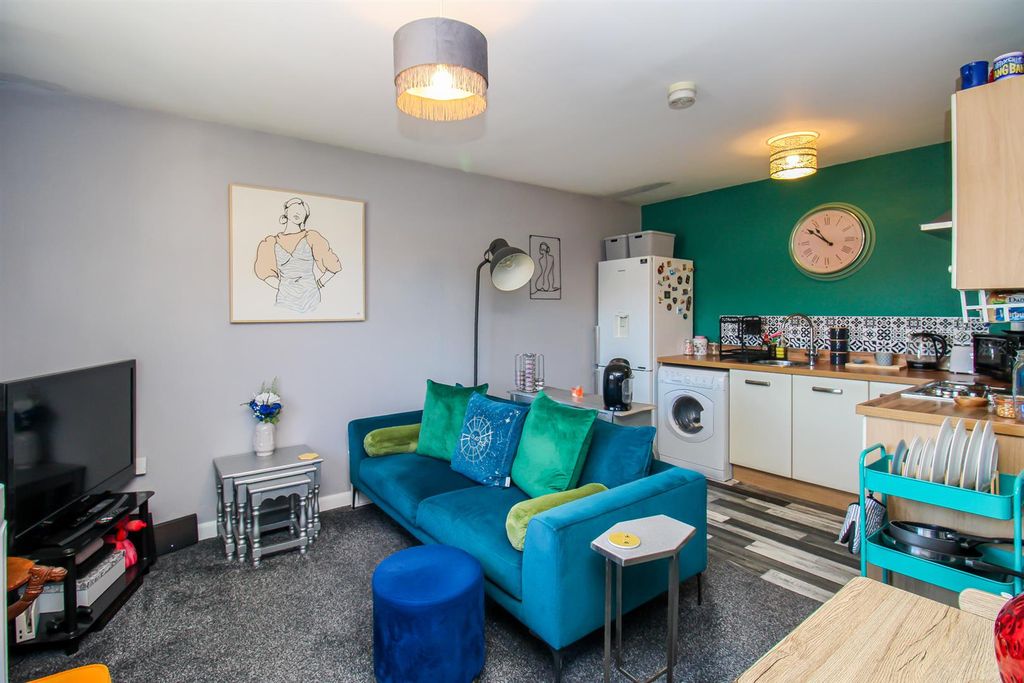 Property photo 3 of 11