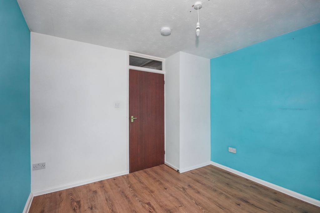 Property photo 2 of 13 4 Serjeants Close, Ramsey, Huntingdon, Cambridgeshire Pe26 1Bl