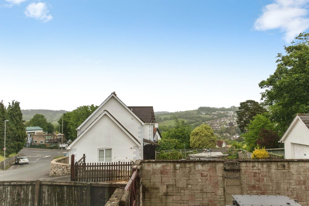 Property photo 2 of 6