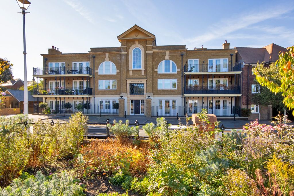 Property photo 1 of 10 Sackville Place