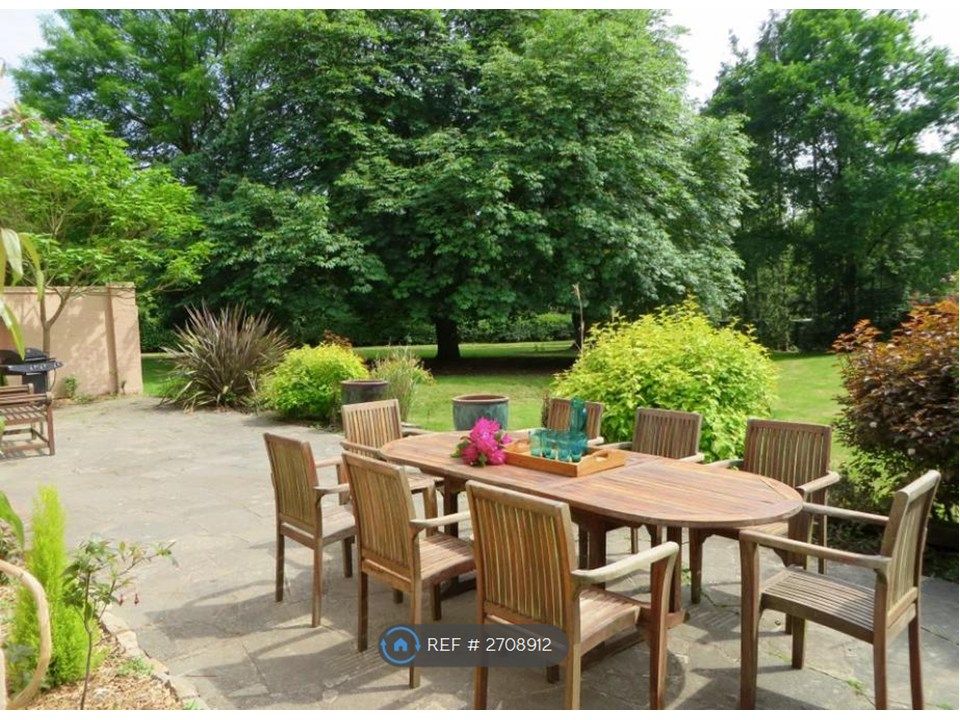 Property photo 2 of 18 Terrace