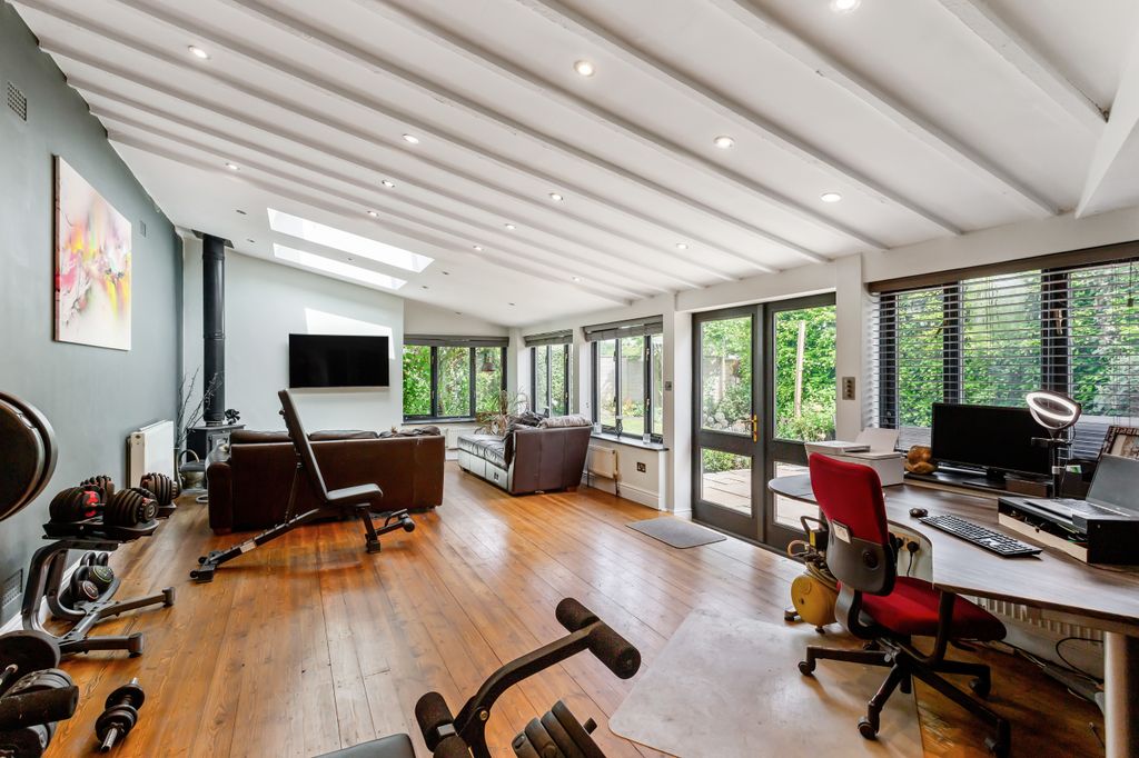 Property photo 3 of 11 Games Room