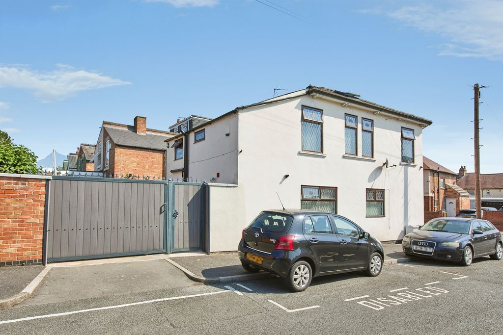 Property photo 2 of 19