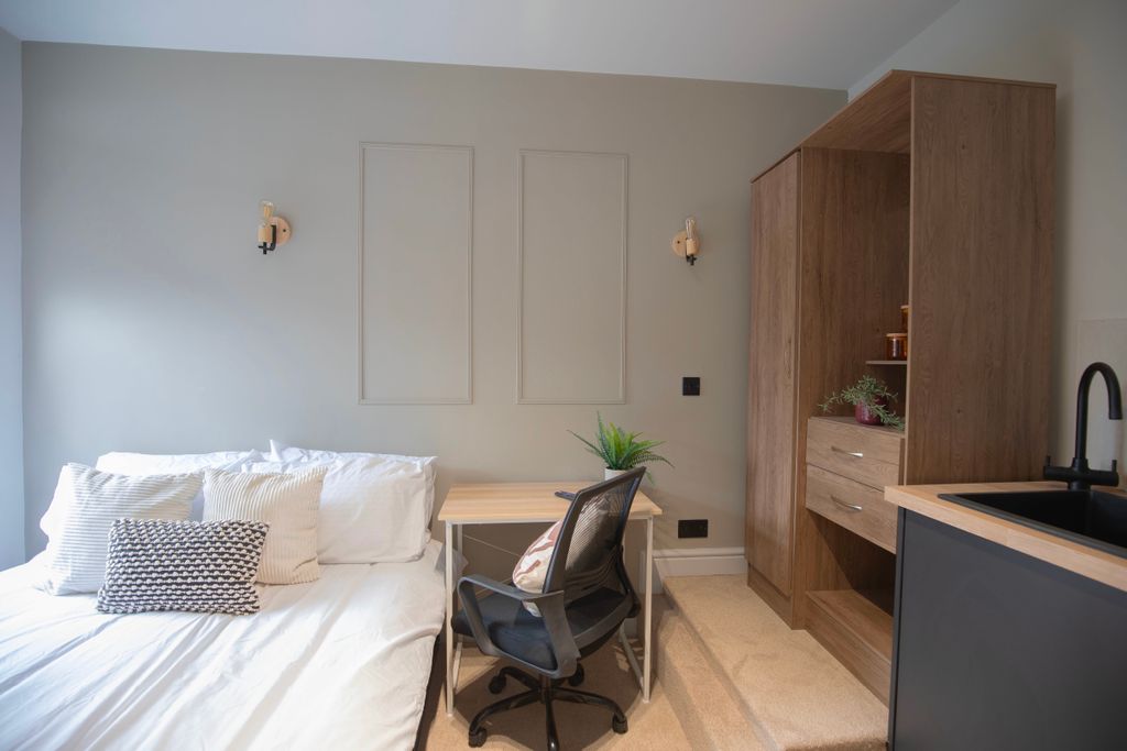 Property photo 2 of 13