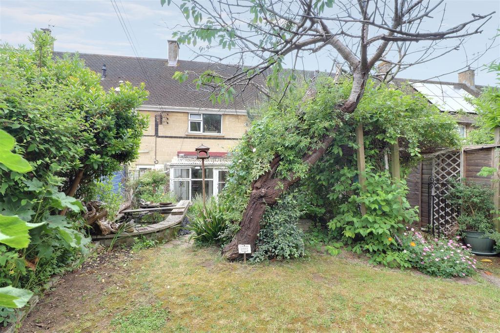Property photo 2 of 11