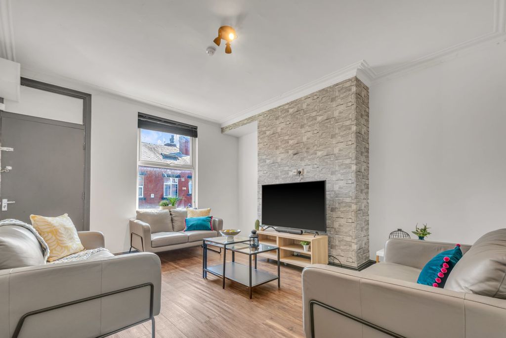 Property photo 1 of 8 Property Photo