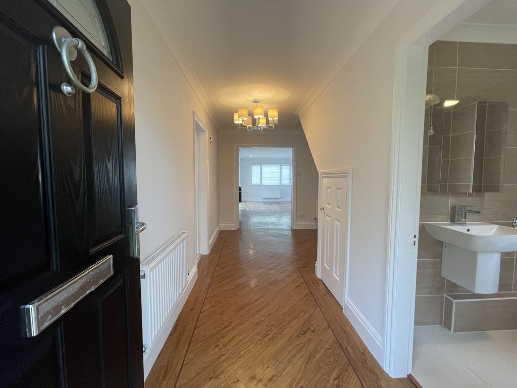 Property photo 2 of 33