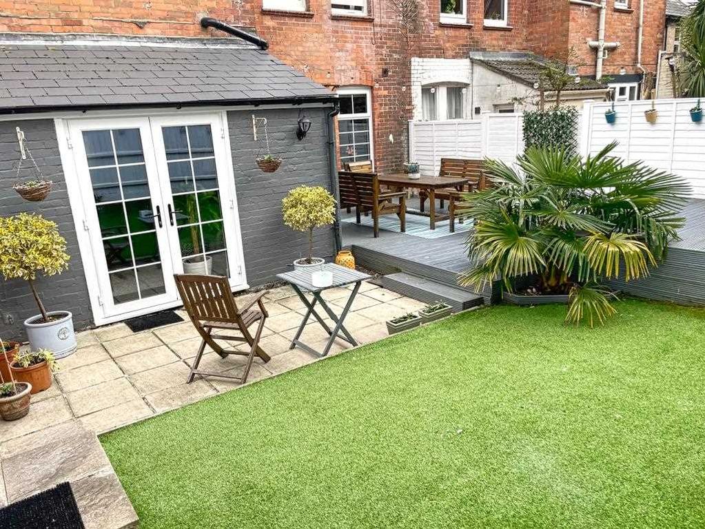 Property photo 2 of 17 Lounge