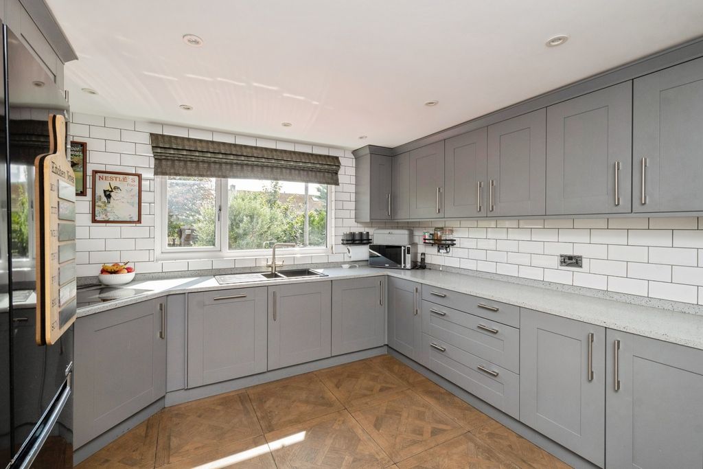 Property photo 2 of 15 Pbox-Img.Jpg