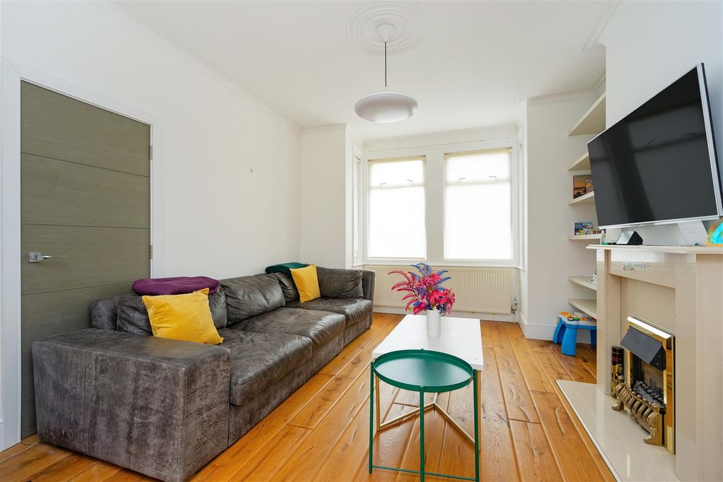 Property photo 2 of 18