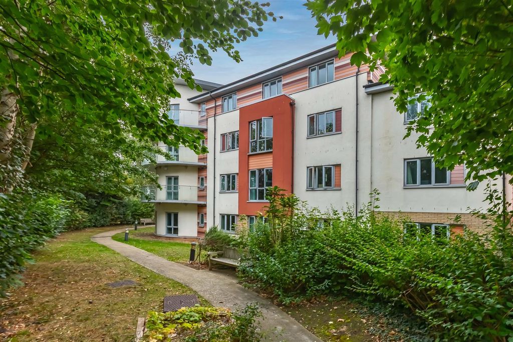 Property photo 1 of 12 Highdown Court_8.Jpg