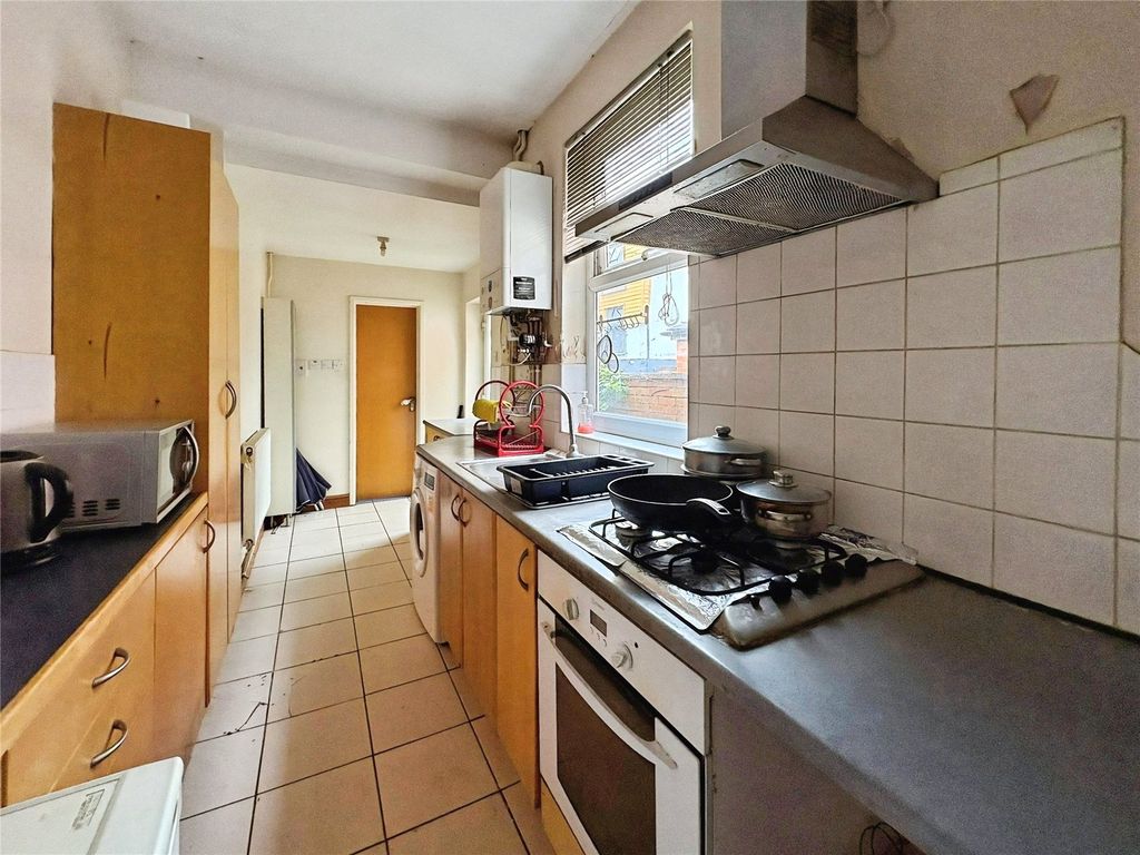 Property photo 3 of 10 Kitchen