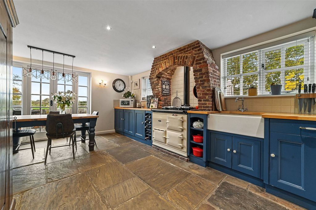 Property photo 2 of 29 Picture No. 19