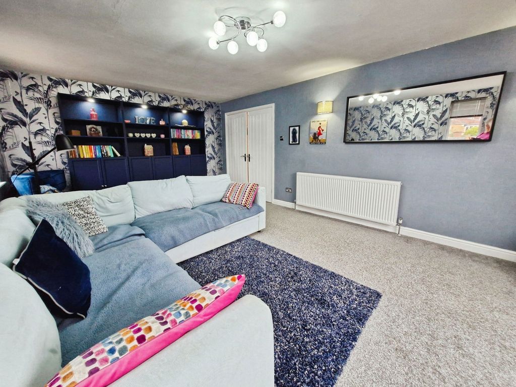 Property photo 2 of 25