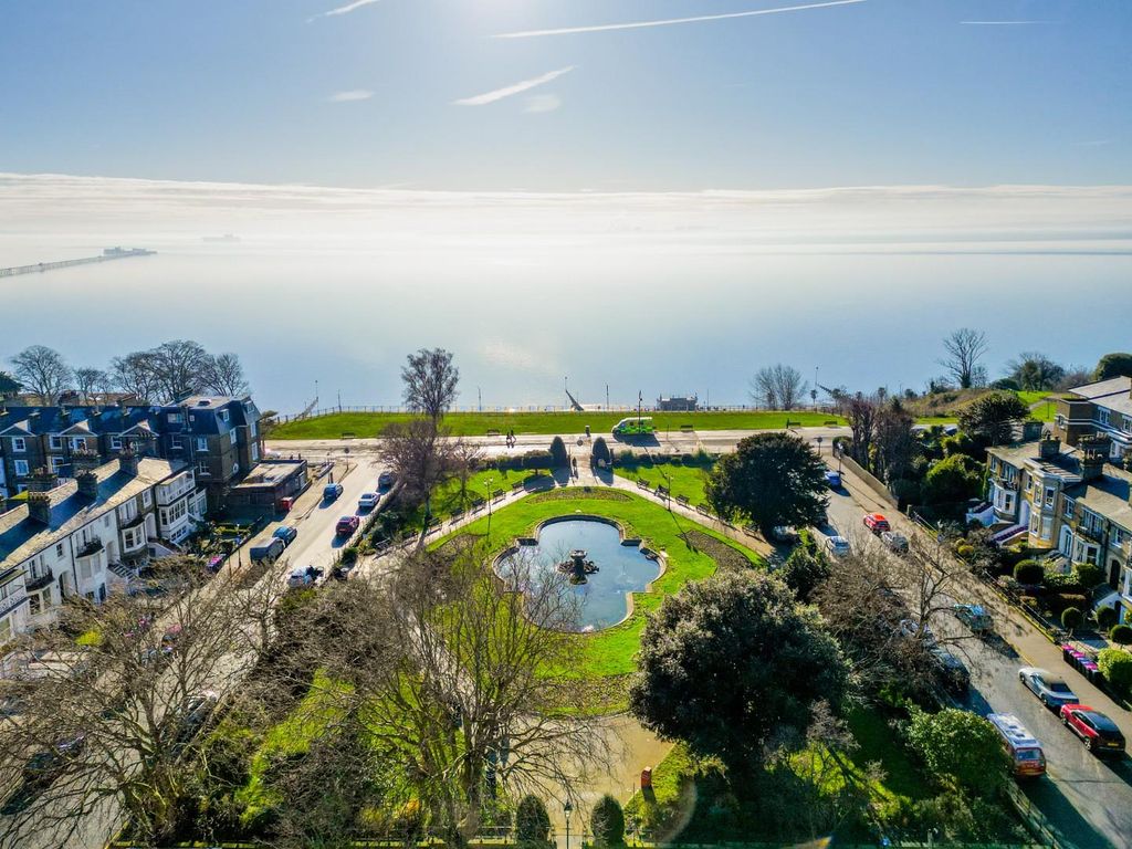 Property photo 2 of 43 Prittlewell Square