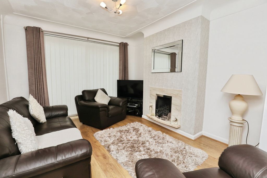 Property photo 2 of 14 Lounge