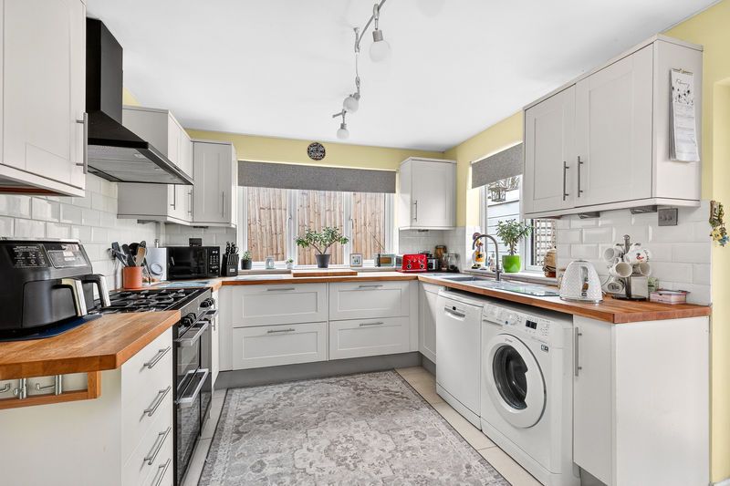 Property photo 3 of 16 Photo 13