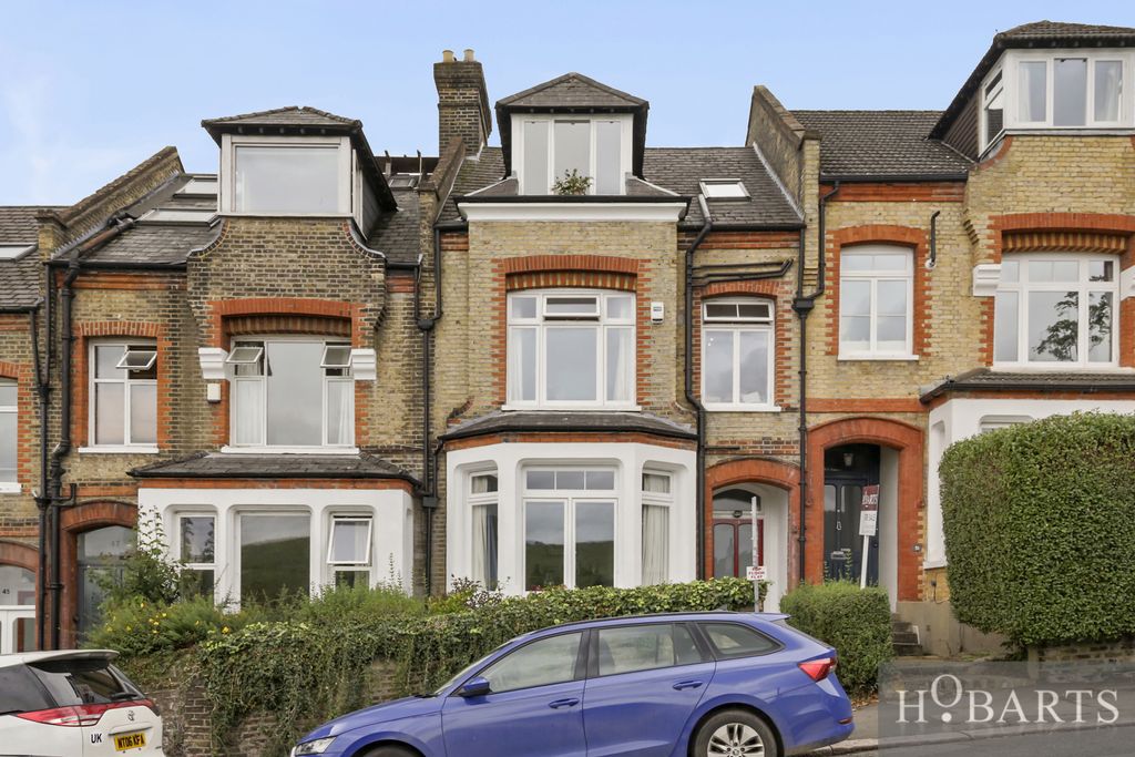Property photo 1 of 15 Top-Floor One-Bed With Roof Terrace &amp; Reservoir Views