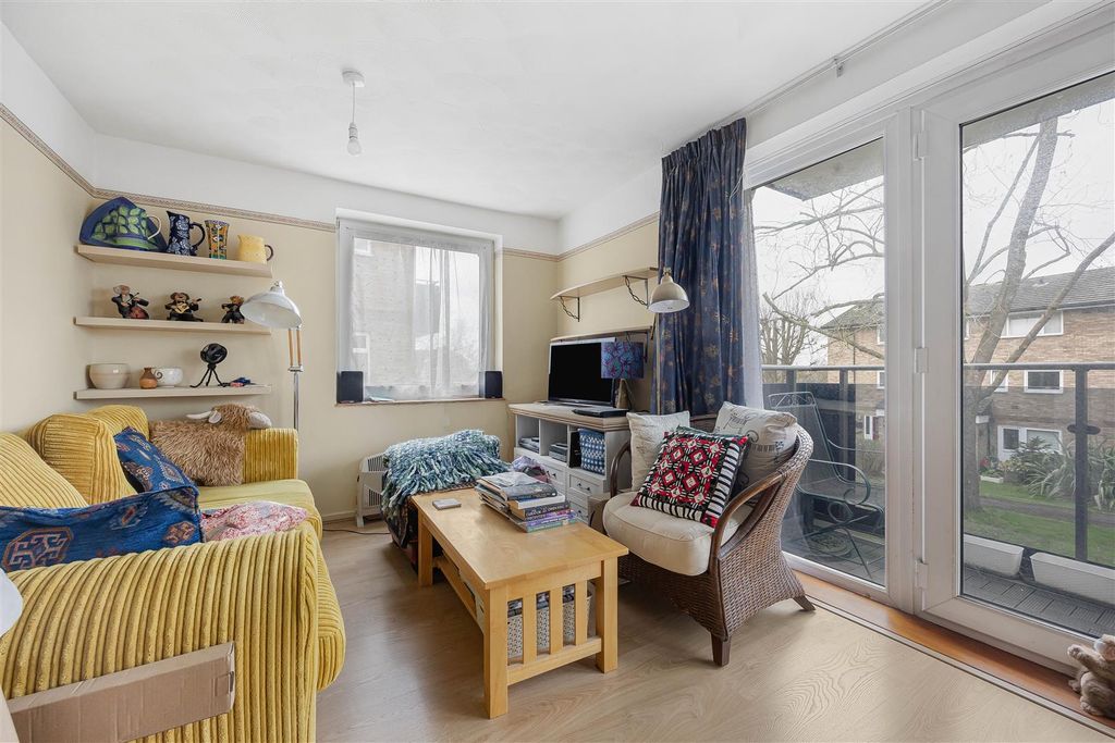 Property photo 2 of 16 Living Room