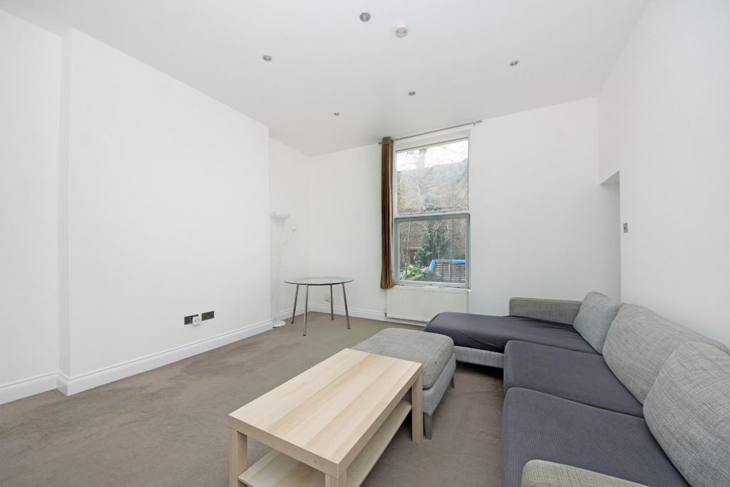 Property photo 3 of 12