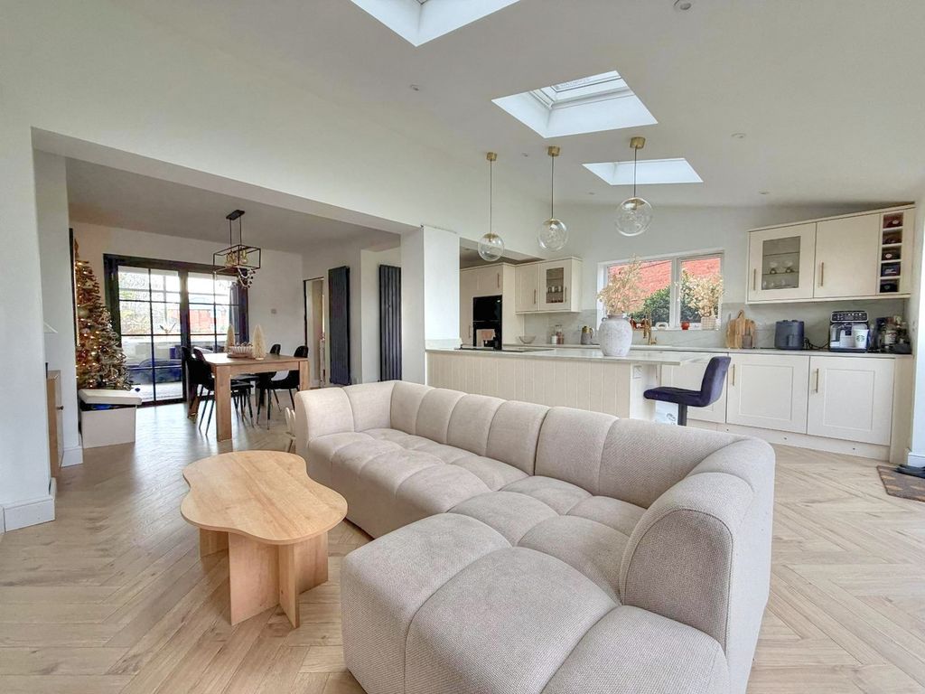 Property photo 2 of 19