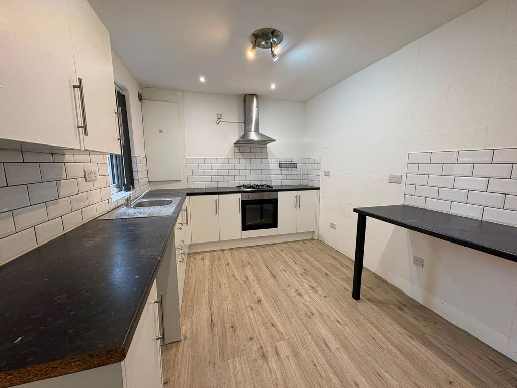 Property photo 3 of 9 Kitchen