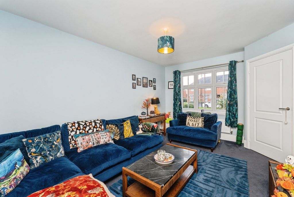 Property photo 3 of 32 Pbox-Img.Jpg