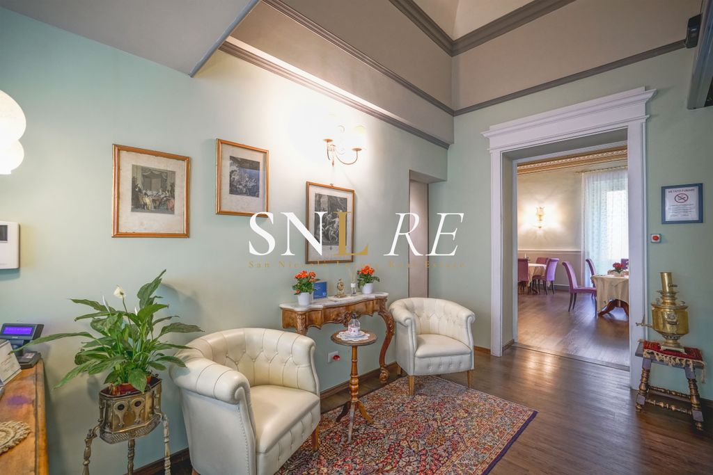 Property photo 2 of 27