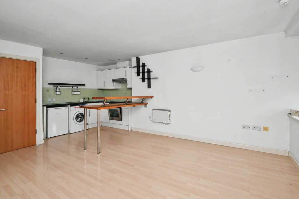 Property photo 3 of 12 Flat 87 Cranbrook House, Lower Parliament Street, Nottingham, Ng1 1Eh
