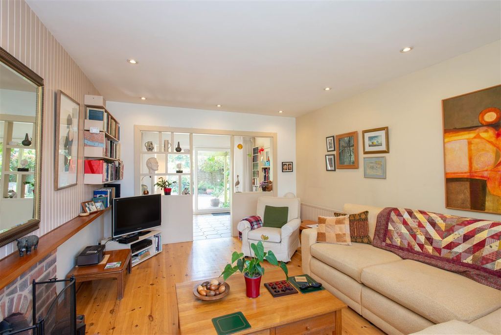 Property photo 3 of 23 2026.05.21 - 5 Keswick Rd, Br6 0EU-4168.Jpg
