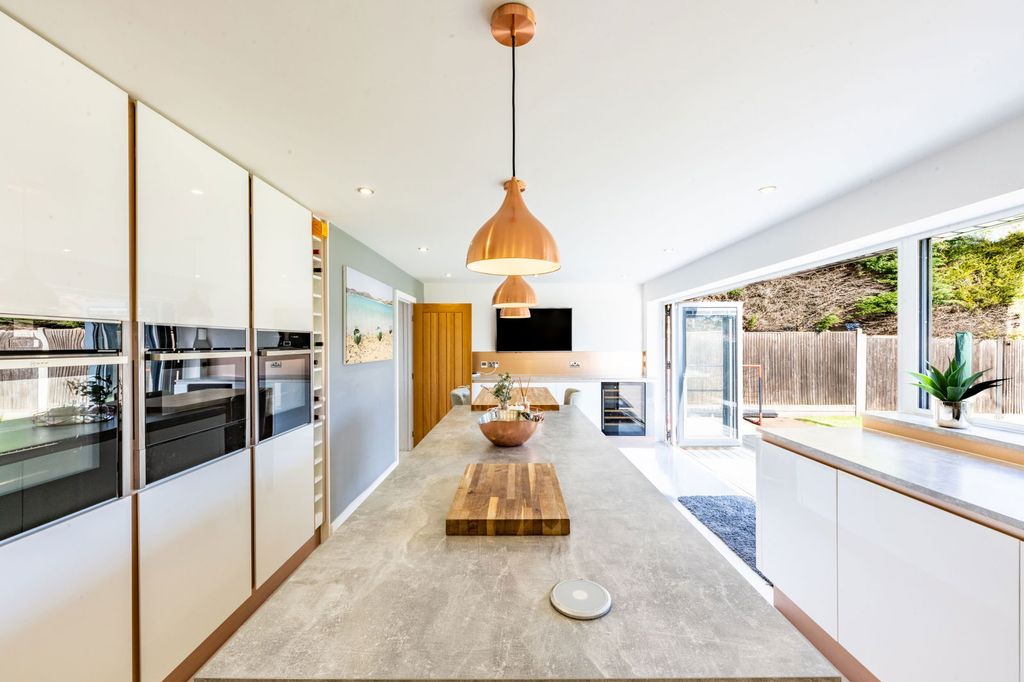 Property photo 3 of 31