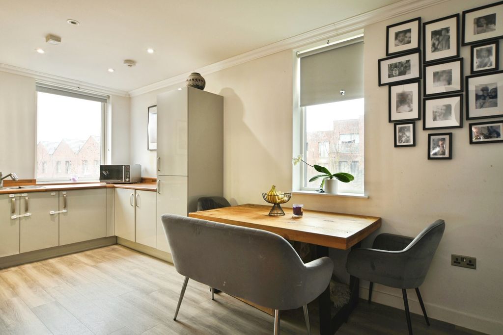 Property photo 2 of 31 Pbox-Img.Jpg