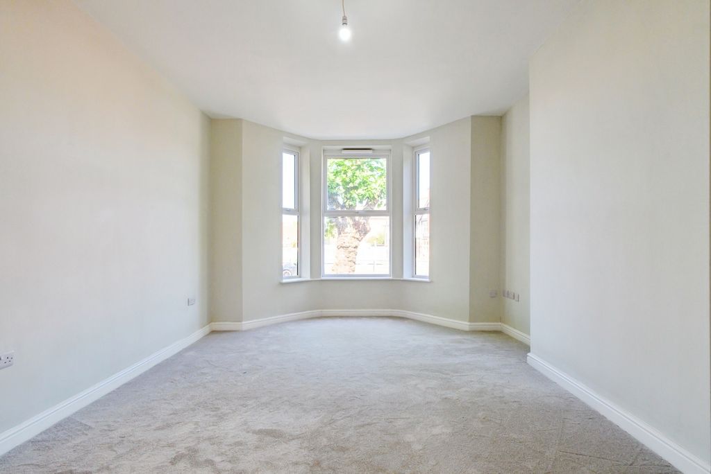 Property photo 3 of 17 Living Room