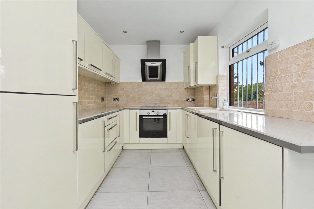 Property photo 3 of 24 Picture No. 22